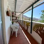 Alojamento de Acomodação e Pequeno-almoço And El Charco Azul *